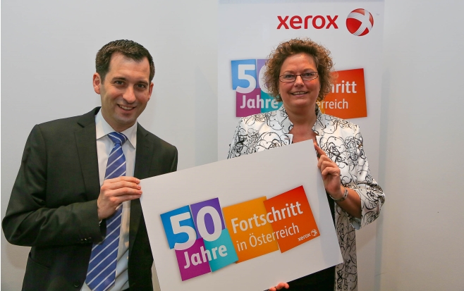 Xerox-Manager Otmar Frauenholz und Sandra Kolleth feiern Jubiläum und ein „ klares Bekenntnis zu einer starken lokalen Marktpräsenz“.